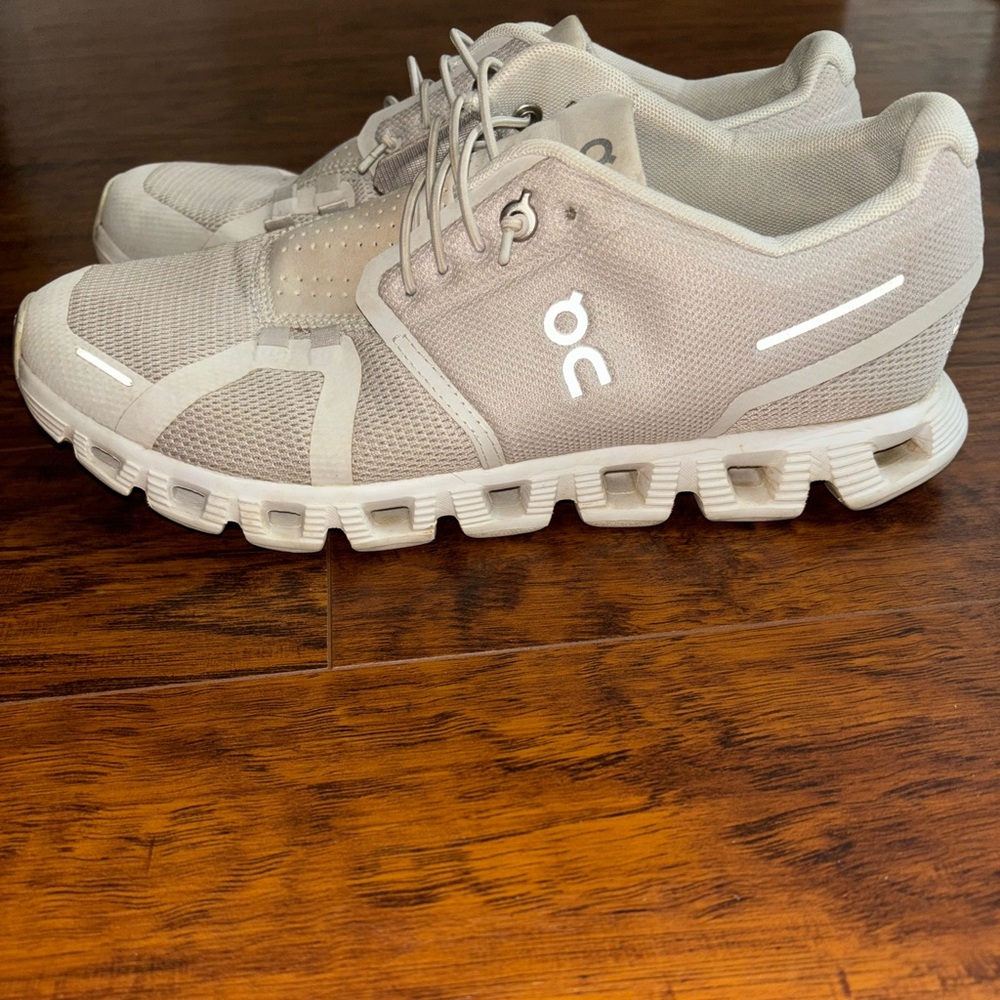 ON Running On Cloud 5 Pearl White Women’s Athletic Tennis Shoes - Picture 2 of 8